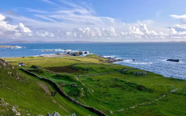 Ausflug zur "Insel der weißen Kuh": Tageswanderung auf Inishbofin
