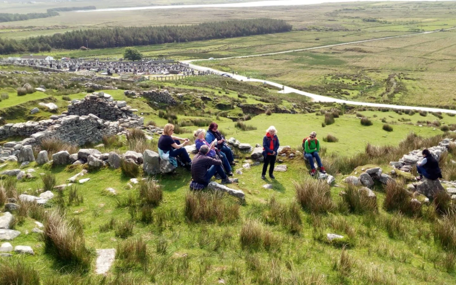 Sie wandern oftmals weglos über Wiesen- und Graslandschaften