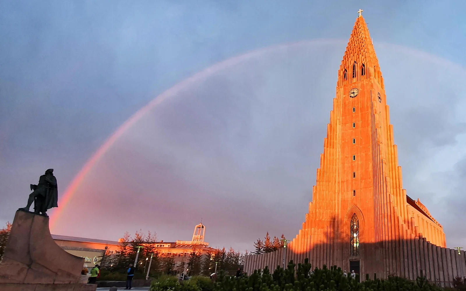 Unsere Unterkunft liegt nur wenige Meter von der Hallgrímskirkja entfernt