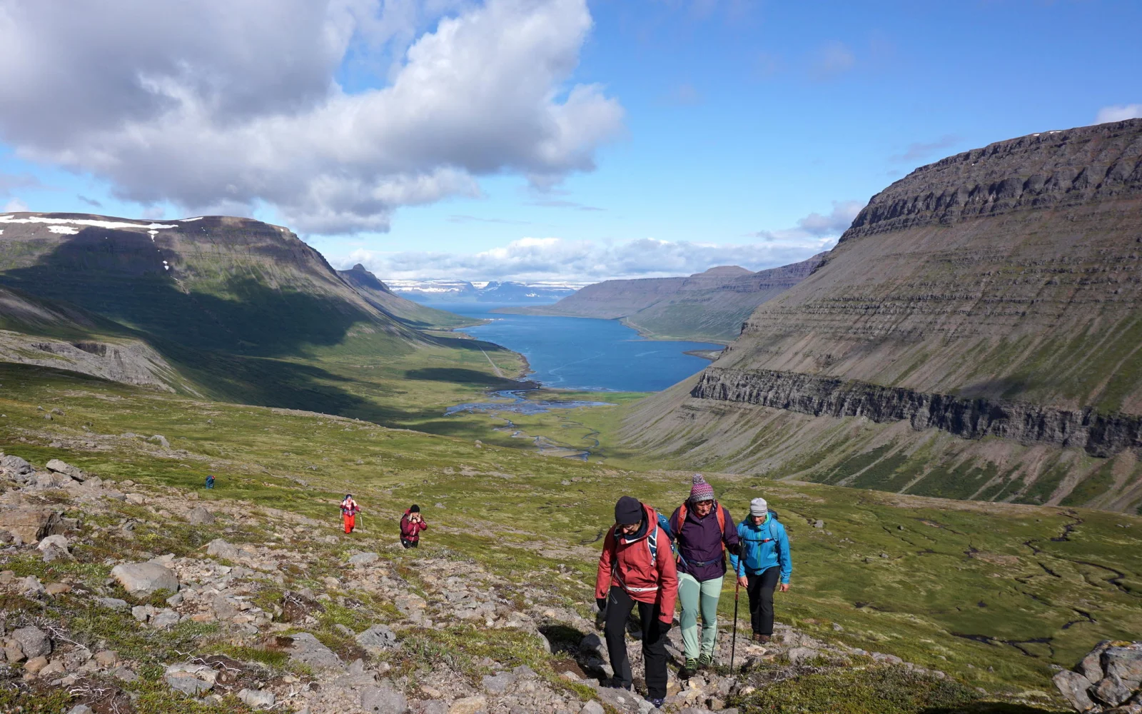 Fjorde, Täler, Berge und Wandern - braucht es mehr zum Glücklichsein?