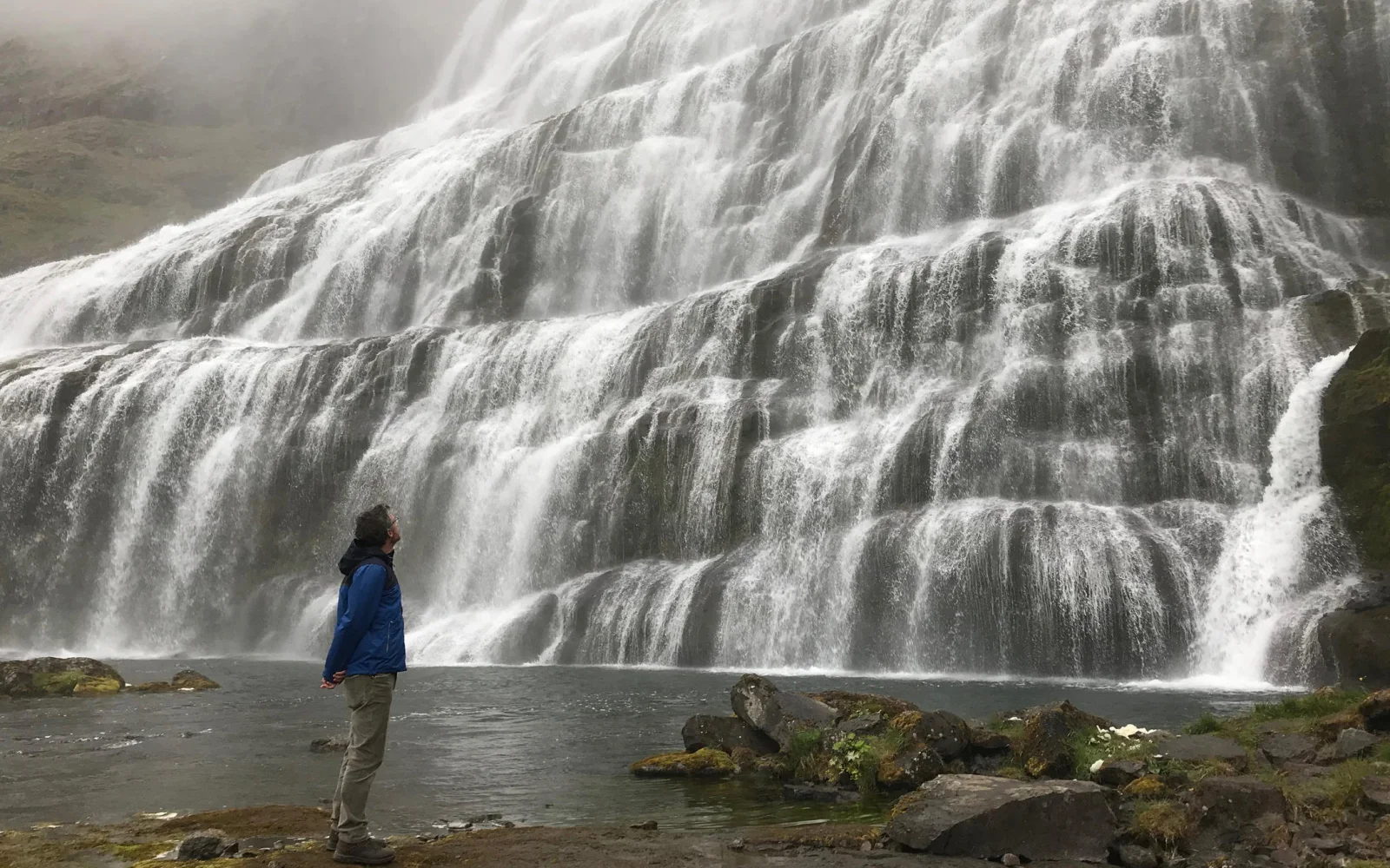 Dynjandi Wasserfall - pures Rauschen und kraftvolle Eleganz