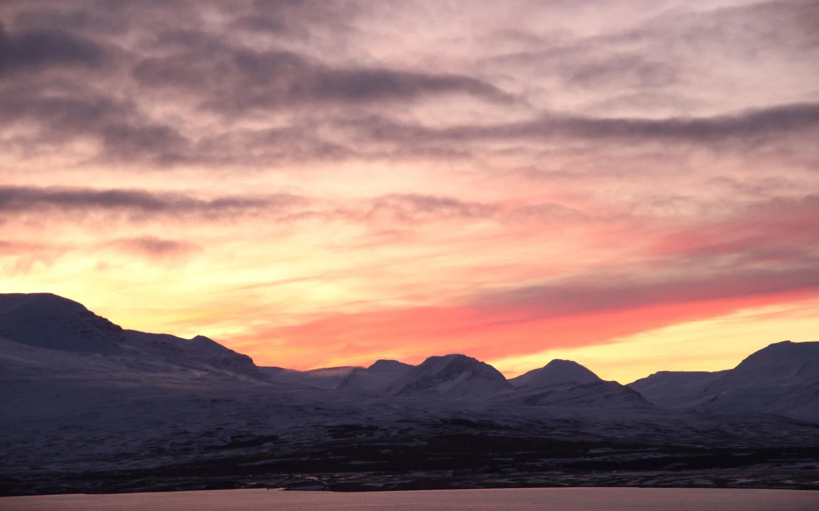 Islands Winter ist ein Farbkünstler. Die Stimmungen werden nie langweilig.