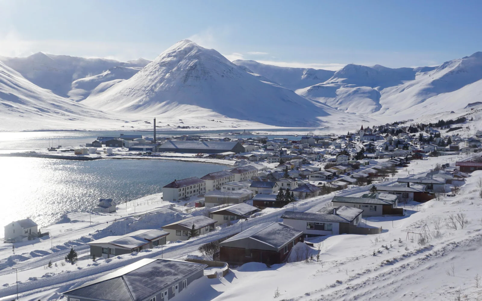 Zwei Nächte verbringen wir in Siglufjörður, der nördlichsten Stadt Islands.