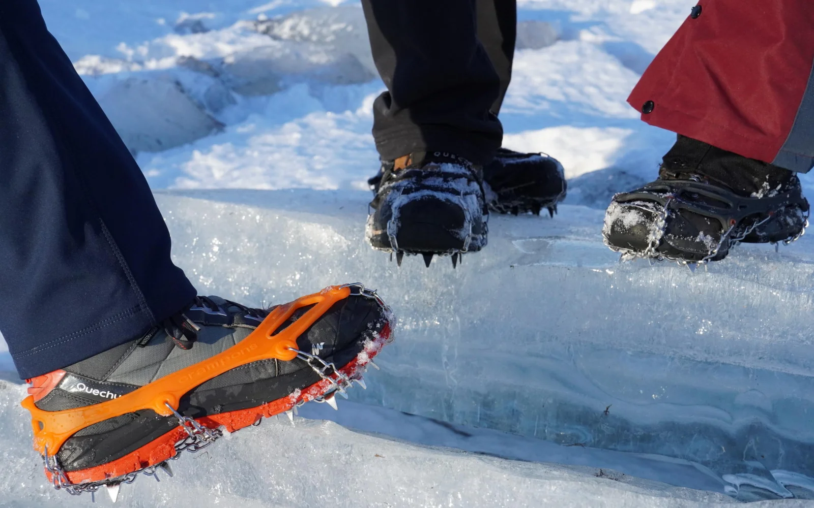Oft ist auch Eis im Spiel, so dass man gut beraten ist Eiskrallen (Grödel) im Gepäck zu haben.