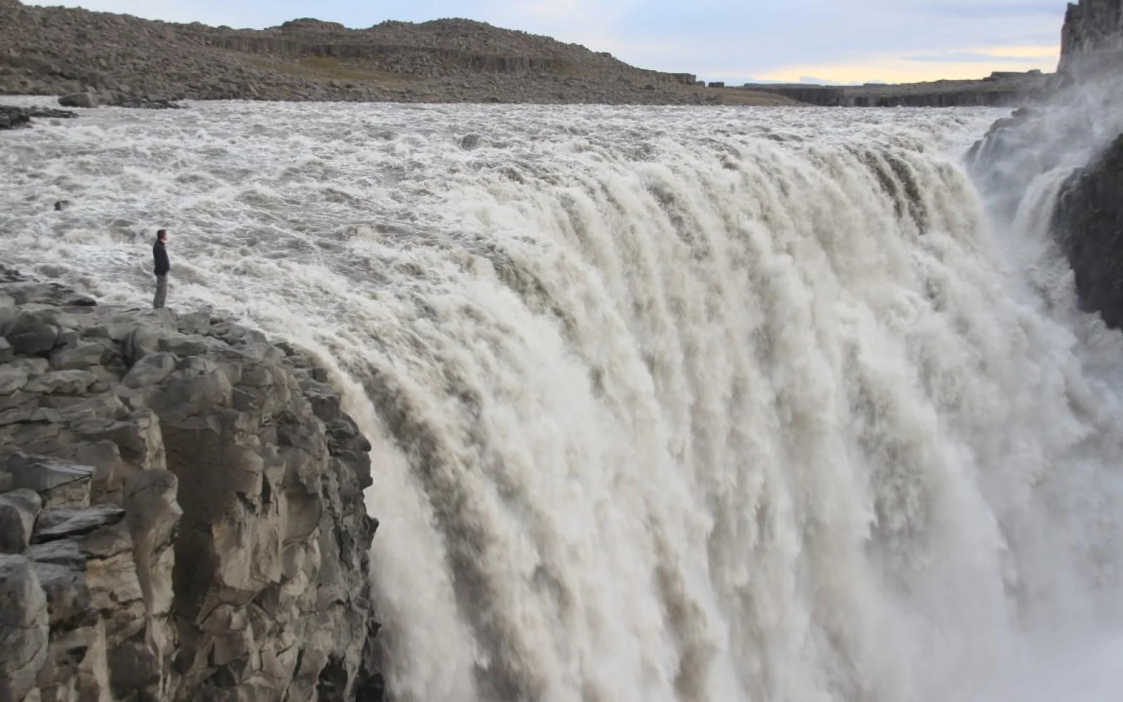 Europas mächtigster Wasserfall Dettifoss - ein Pflichtbesuch (auf der weniger stark besuchten Uferseite)