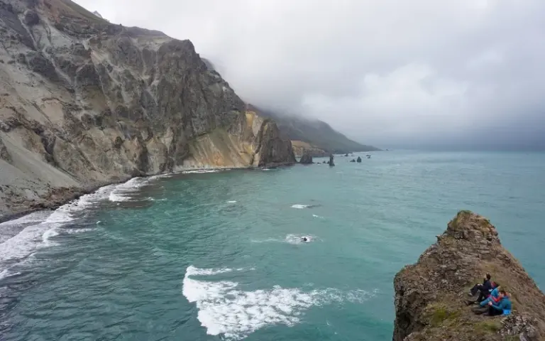 Meereskulisse, Säulenbasaltschlucht und Hochland