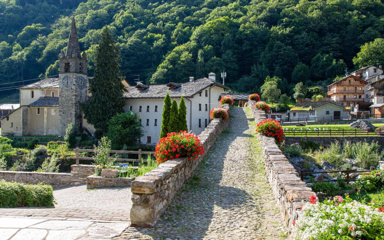Lillianes – Ausgangspunkt Ihrer Wanderung zum Künstlerort Chemp