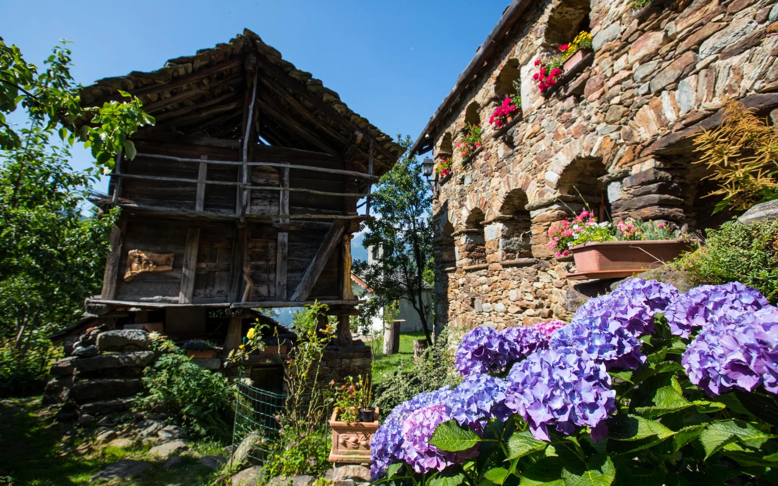 Im Dorf Chemp sind Sie Künstlern auf der Spur (Foto: Lorenzo Belfrond)