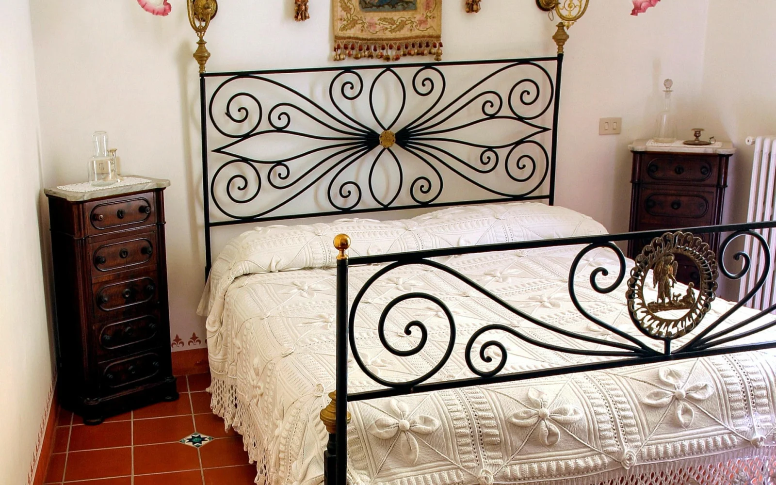 Eines der liebevoll hergerichteten Gästezimmer im Palazzo