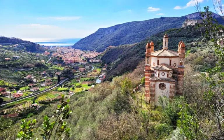 Im Hinterland von Finalborgo