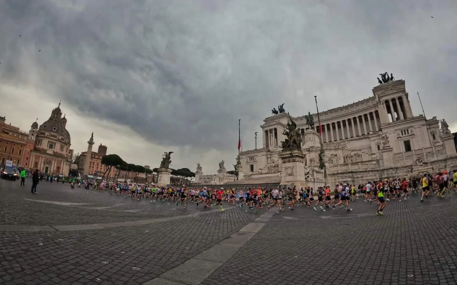 Hochzeitstorte, Schreibmaschine oder Gebiss der Schwiegermutter, das Nationaldenkmal Vittorio Emanule II. hat viele Spitznamen