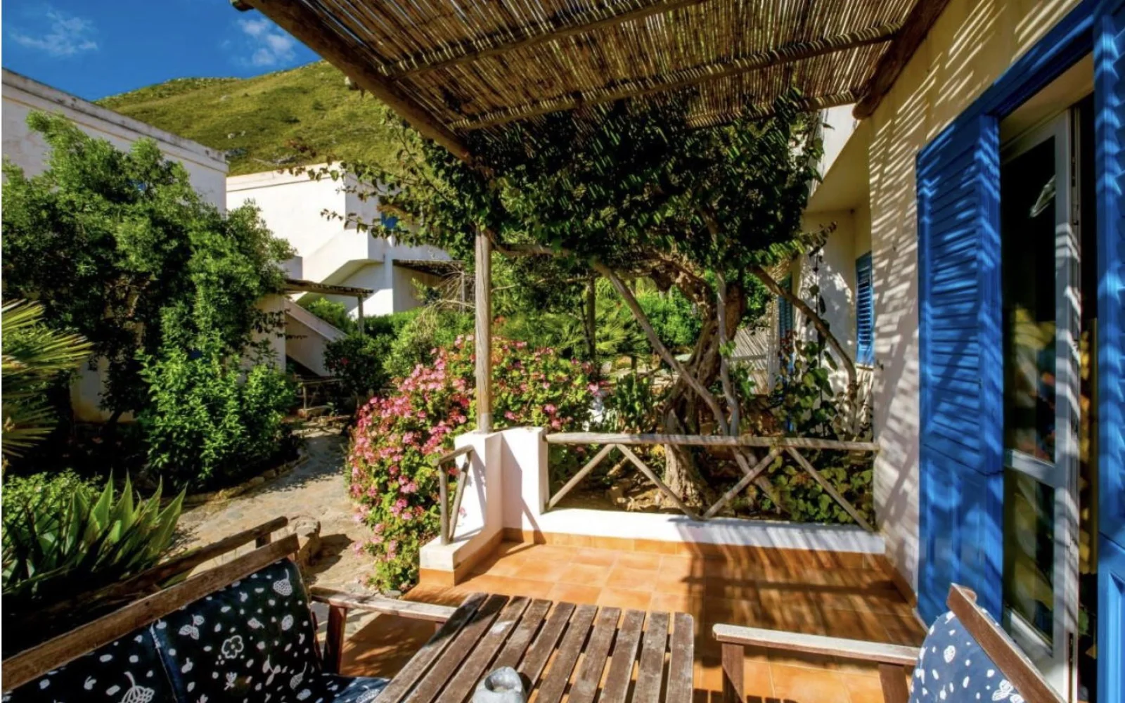 Entspannende Ausblicke von der Terrasse Ihrer Unterkunft auf Marettimo