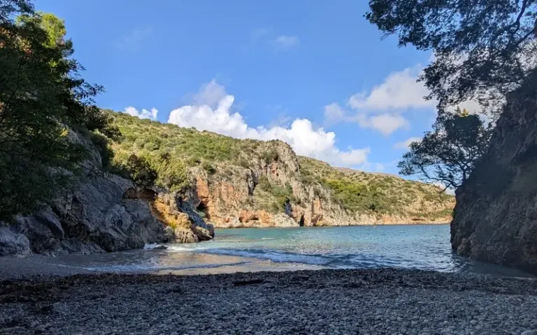 Küstenwanderung zum Naturhafen Porto degli Infreschi und Cala Bianca
