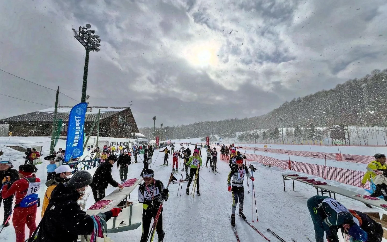 Mit ca. 700 Sportlern ist es ein vergleichbar kleines internationales Event