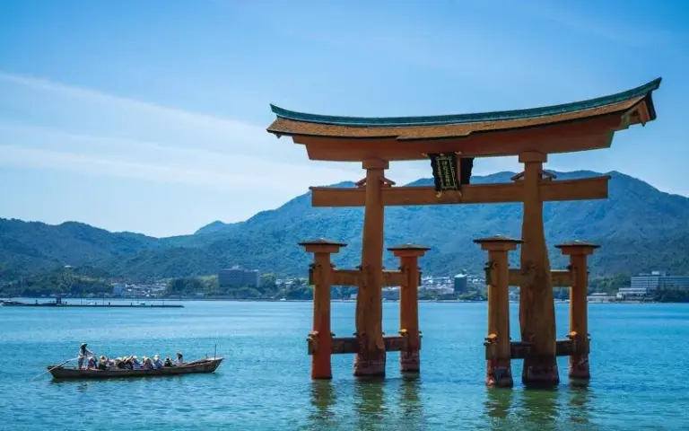 Wanderung auf der heiligen Insel Miyajima und Hiroshima Friedenspark