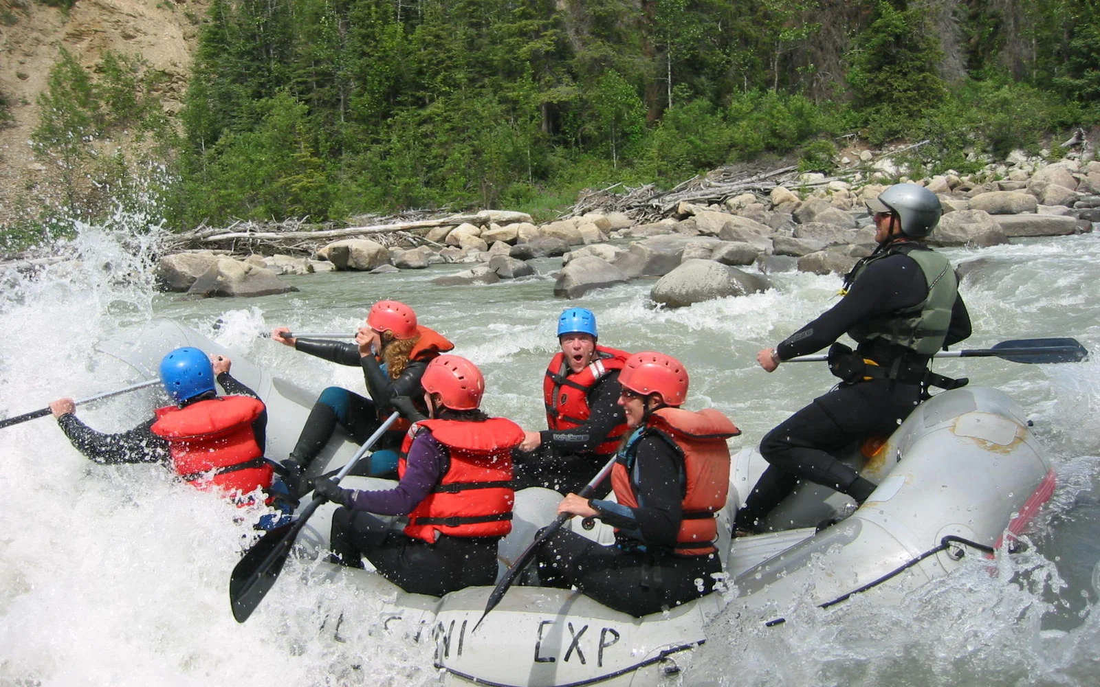 „Mit wilden Wassern gewaschen!” Auf dem Tatshenshini River können Sie sich im Rafting ausprobieren.
