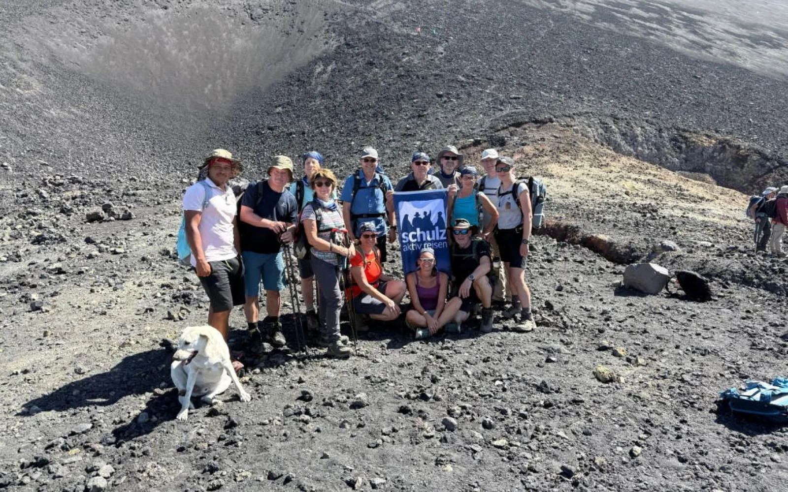 Insel Fogo: Gruppenfoto nach glücklicher Besteigung des Pico Inferno (November 2024)