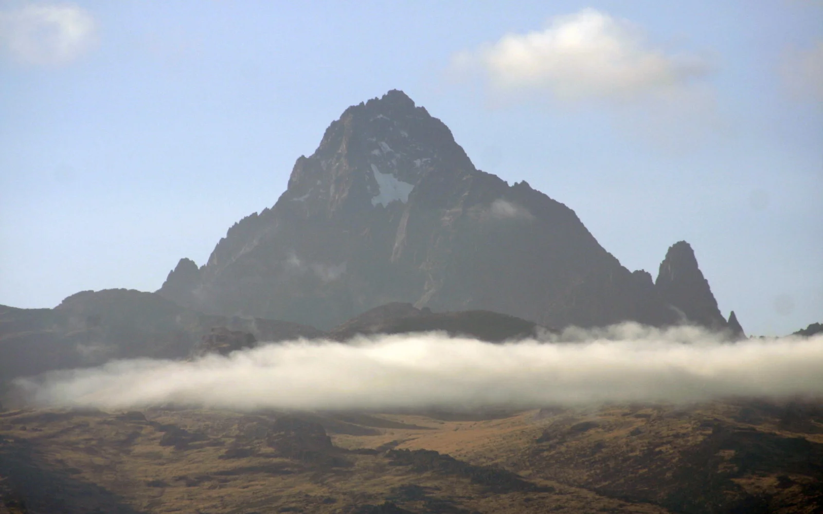Das Ziel zum Greifen nah: Besteigung des Mt. Kenya (Gipfel Lenana, 4985 m)