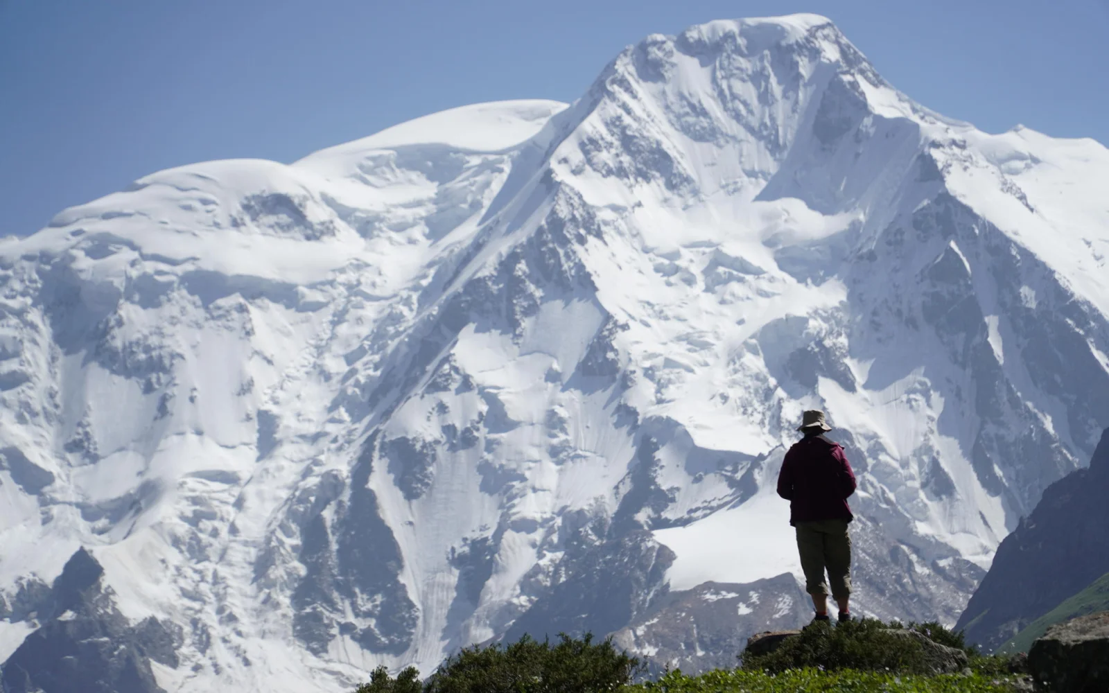 Blick auf den majestätischen Fünftausender Karakol Peak
