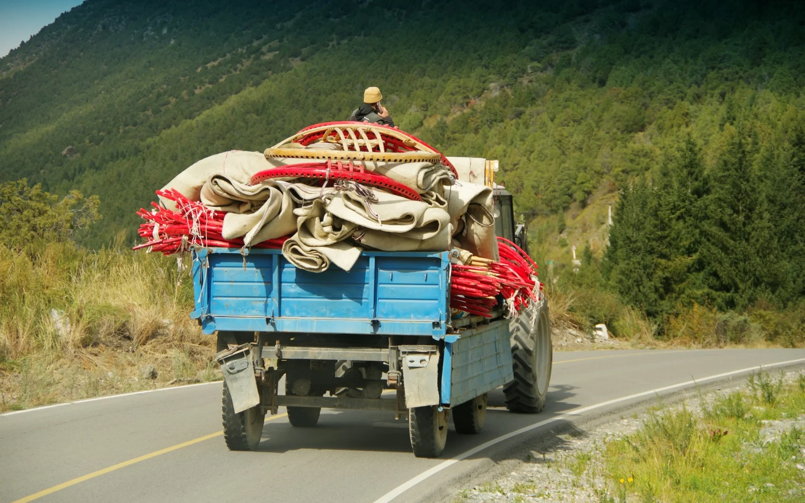 Im Sommer keine Seltenheit: Nomaden ziehen mit ihren Jurten in die Berge