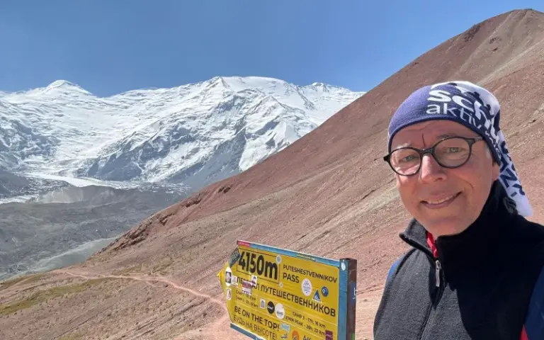 Wanderung zum Puteschestvennikow-Pass 4150 m
