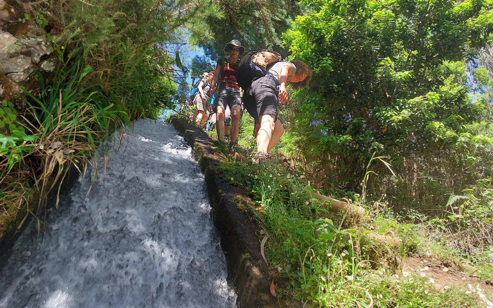 Levadawanderung entlang alter Wasserkanäle