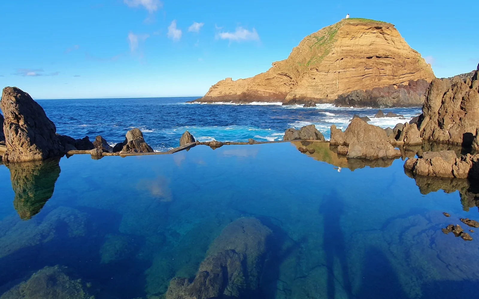 Natürliche Vulkan-Gestein-Pools in Porto Moniz