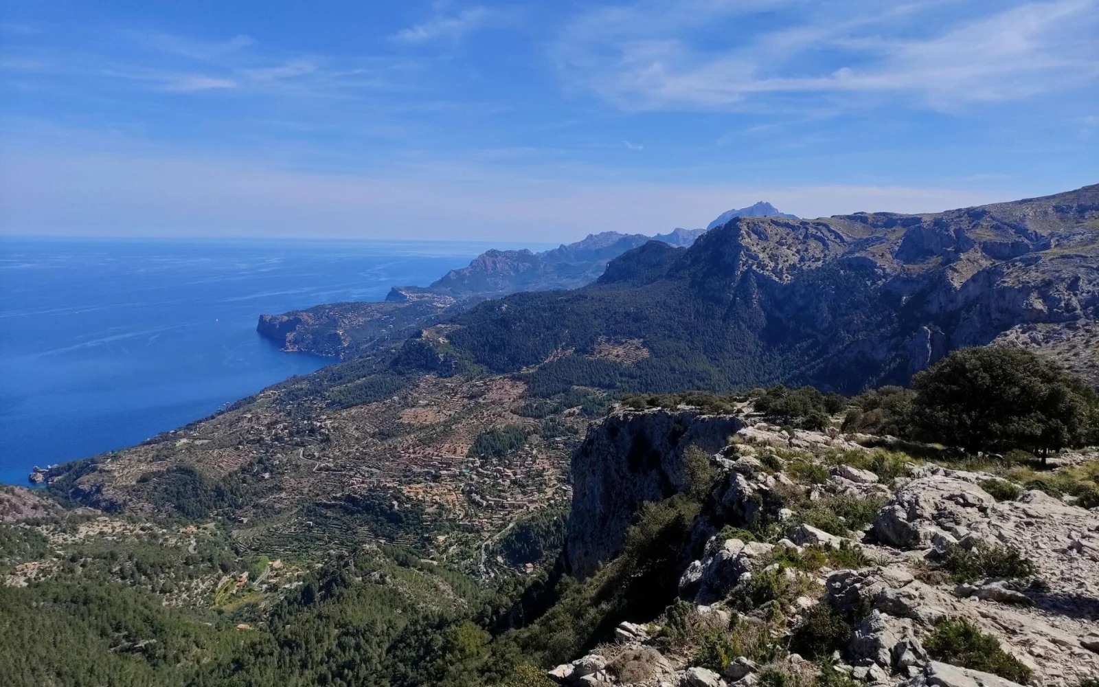 Höhenweg mit Meerblick zwischen Valldemossa und Deià