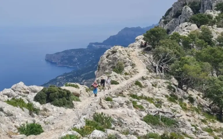 Wanderung auf den Gipfel des Caragoli und ins Künstlerdorf Deia