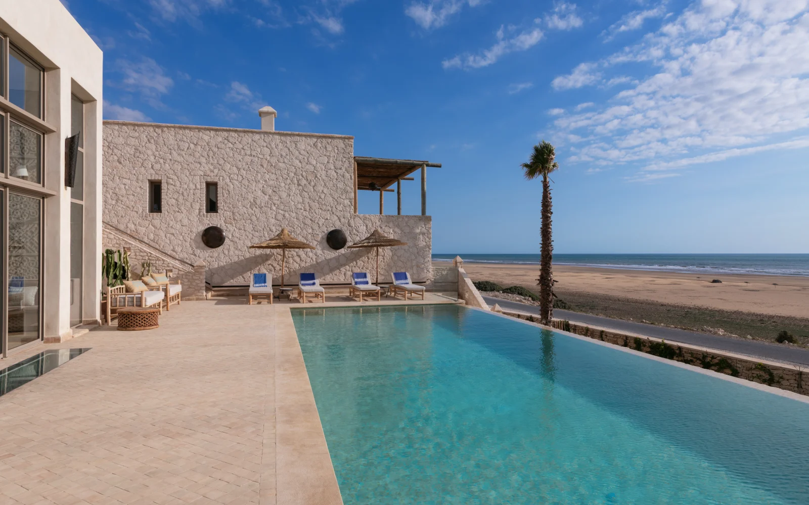 Mit einem Pool direkt am Meer ist die Kasbah d'Eau ein schöner Ort zum träumen und genießen :-)