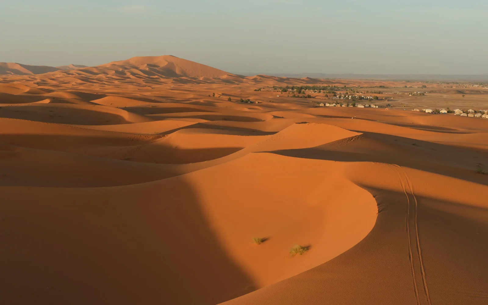 Wunderbare Farben und gewaltige Aussichten prägen das Erg Chebbi