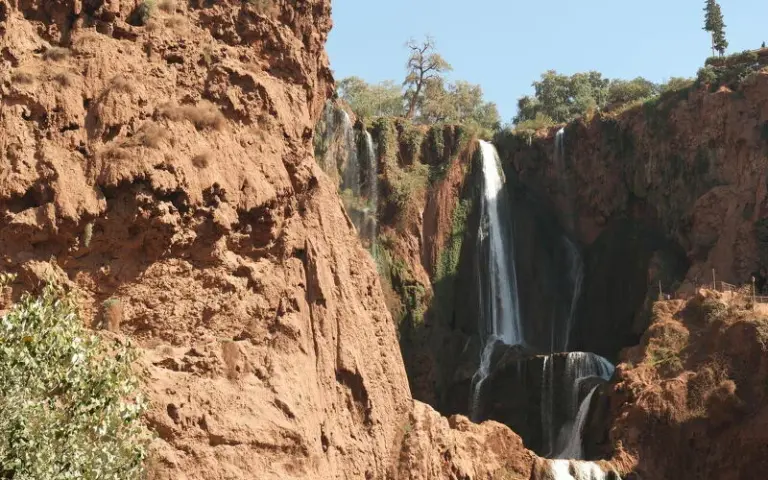 Fahrt ins Bougoumez-Tal mit einem Besuch der Wasserfälle von Ouzoud