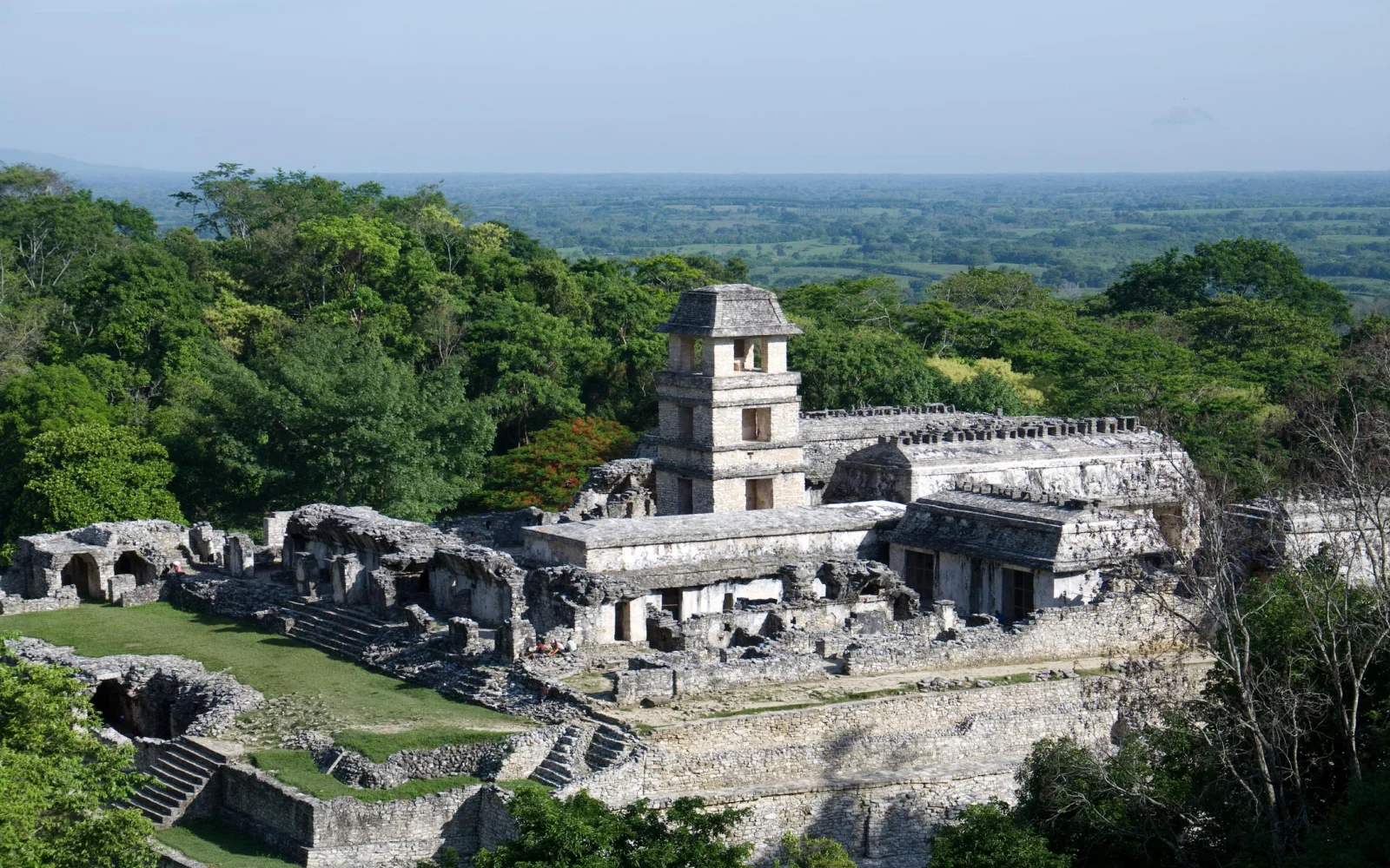 Palenque gehört zu einer der faszinierenden Mayaruinen, welche Sie auf Ihrer Reise besuchen