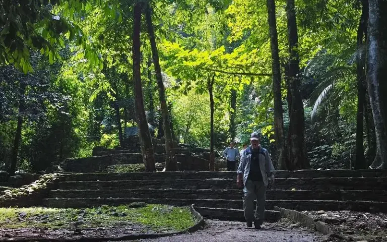 Erkundung der noch wenig bekannten Ruinenstadt von Yaxchilan
