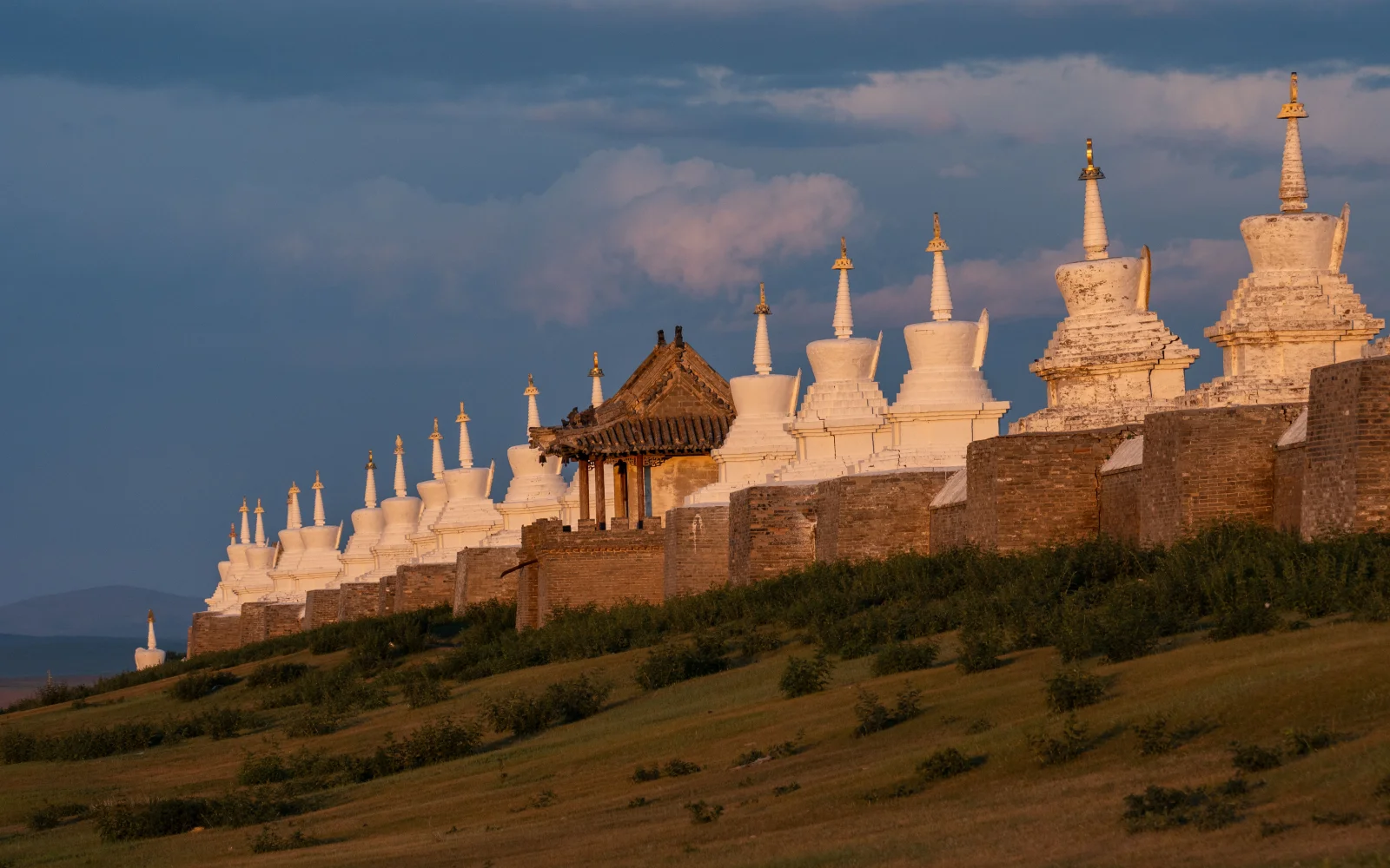 Sie besichtigen buddhistische Klöster und UNESCO-Weltkulturerbestätten