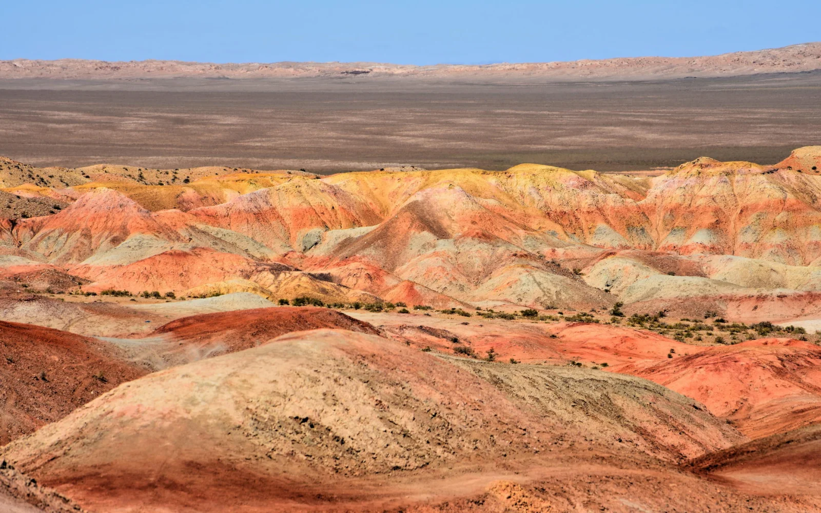Weite Landschaften und die Farben der Wüste charakterisieren die Region...