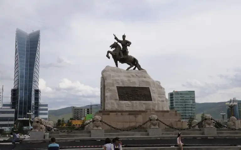 Anreise nach in Ulaanbaatar, Fahrt in die "Mongolische Schweiz"