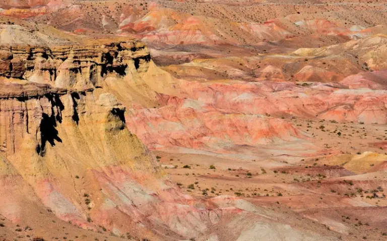 "Glühende Felsen“ von Bayanzag