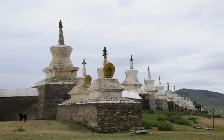 Von der ehemaligen Hauptstadt der Mongolen Charchorin zur Klosteranlage Erdene Dsuu