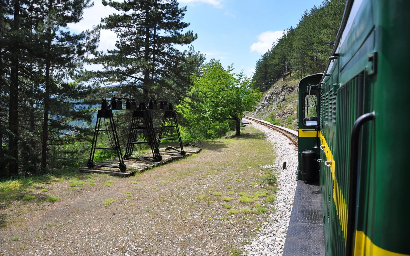 Mit der Schmalspurbahn fahren Sie einen Teil der imposantesten Strecke