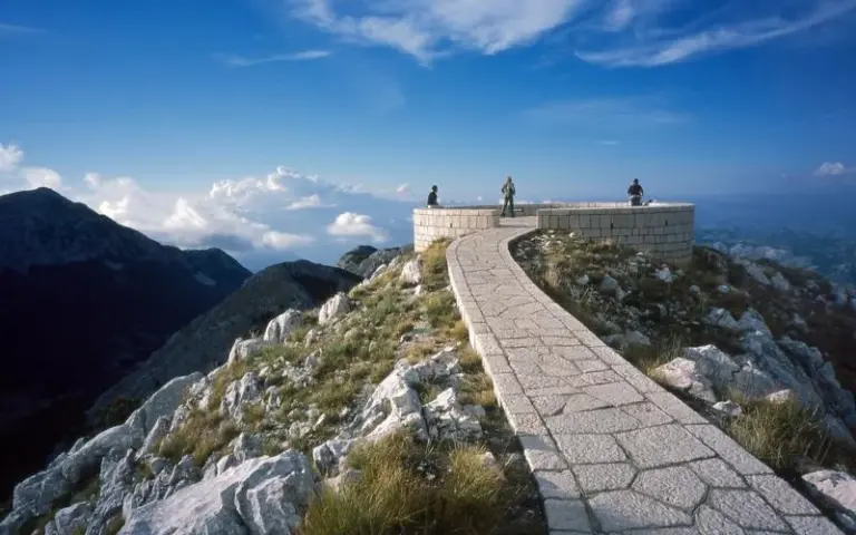 Wanderung im Nationalpark Lovcen und Abstieg zur Bucht von Kotor