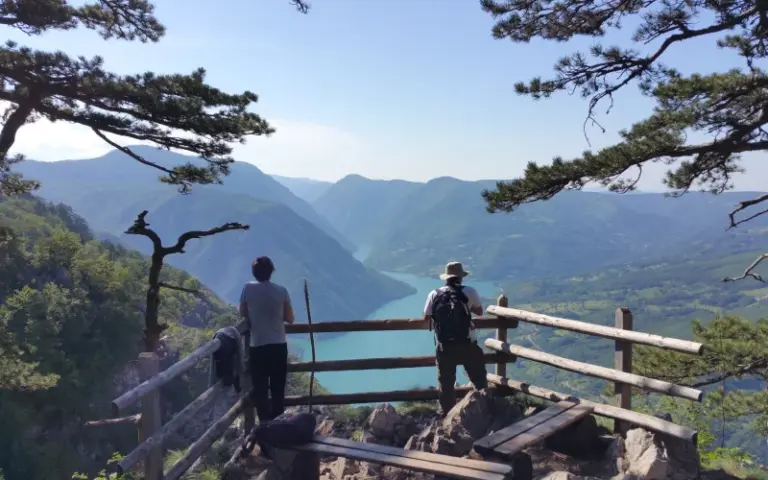 Serbien: Wanderung im Tara Nationalpark mit Einkehr im Bergdorf