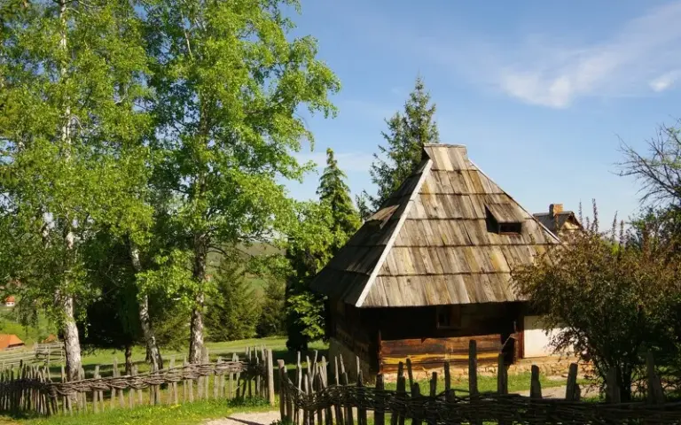 Serbien: Wanderung im Zlatibor-Gebirge und Fahrt ins Freiluftmuseum