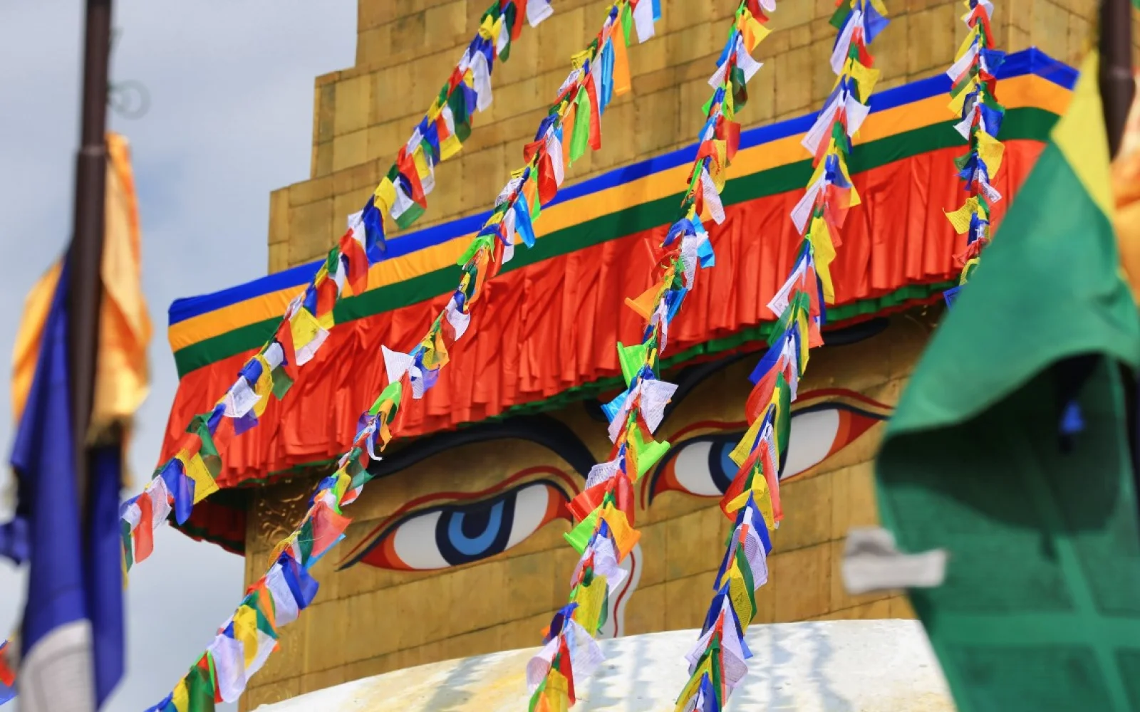 Prachtvoll sind die Tempel wie die Stupa von Boudanath (Foto: R. Lubiger).