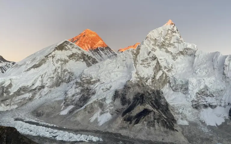 Blick vom Kala Patthar zum Mount Everest und Nuptse in der Abendsonne