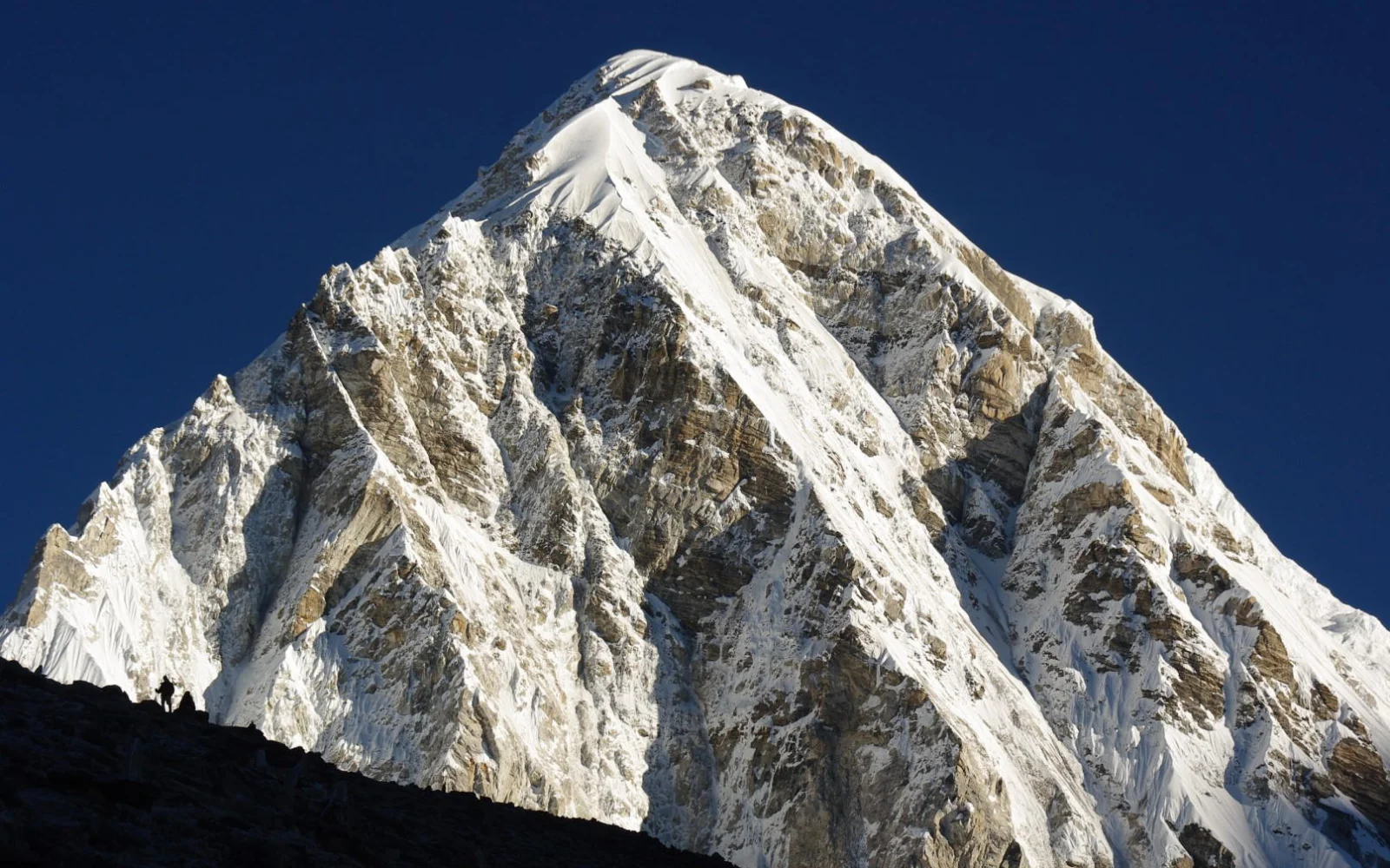 Auf dem Kala Patthar stehen Sie im Angesicht des Pumori (7.160 m).