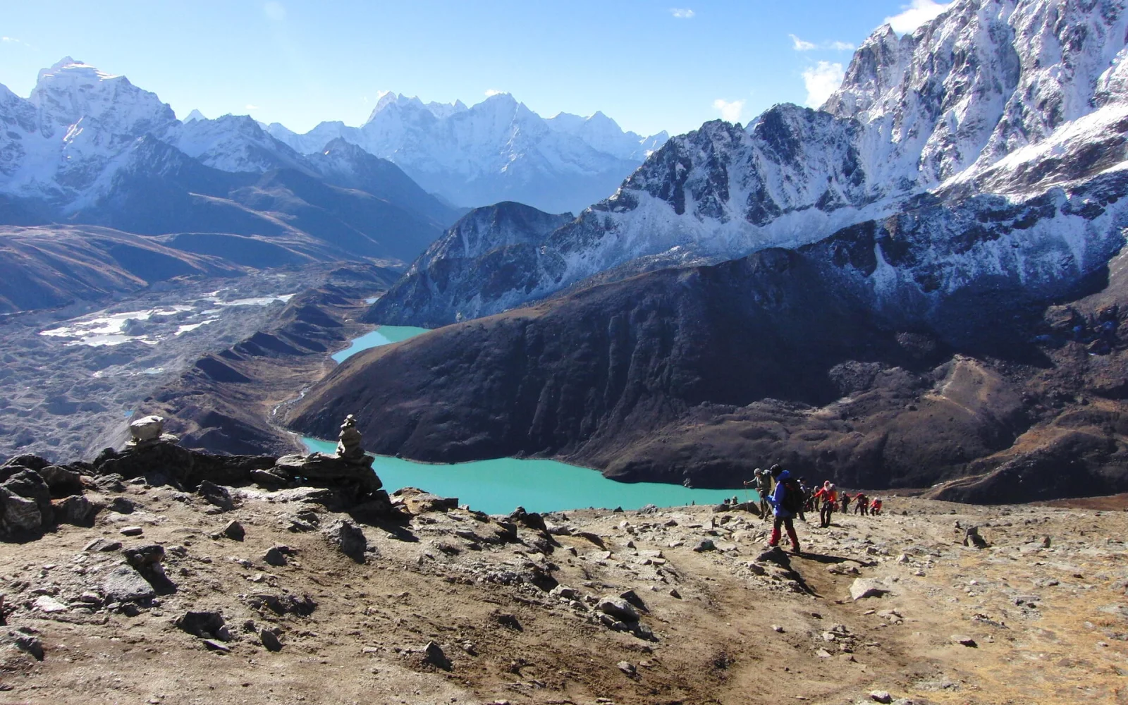 Blick auf die türkisblauen Gokyo-Seen