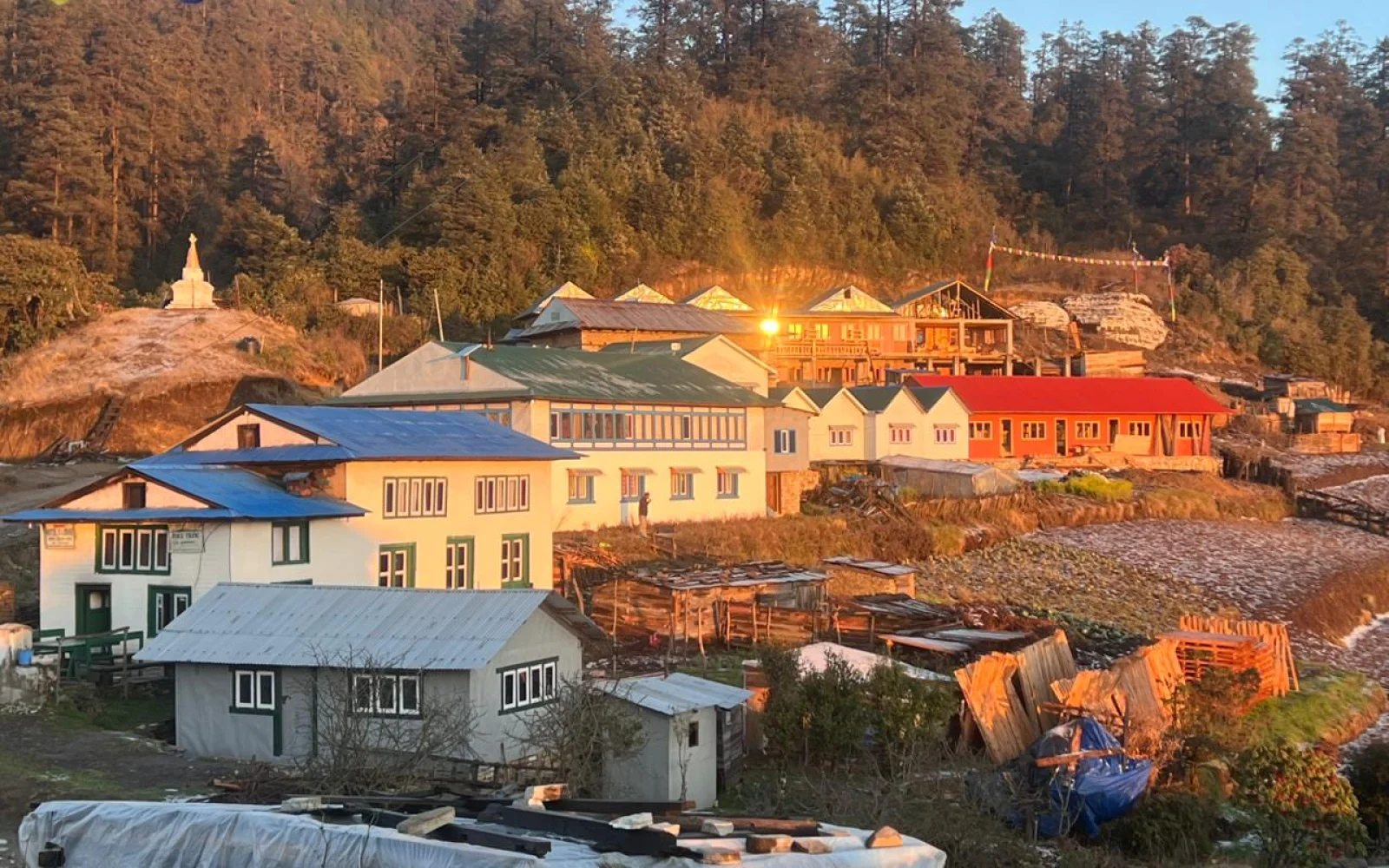 Übernachtet wird in familiengeführten Lodges in kleinen Himalayadörfern