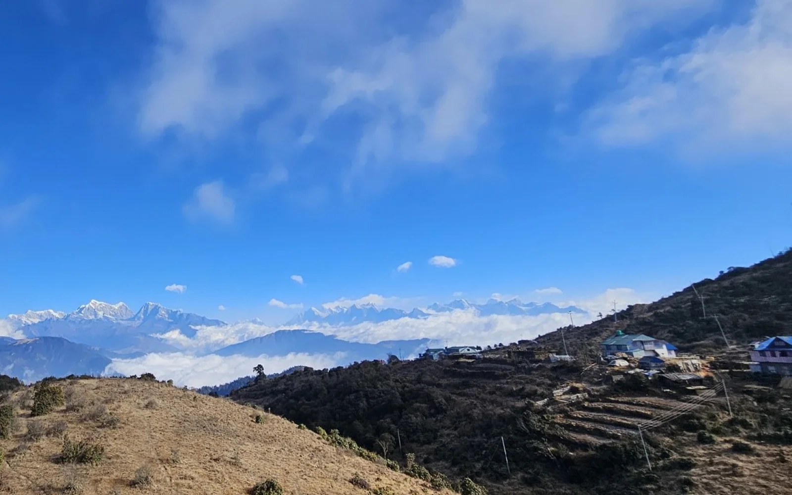 Die Bergdörfer liegen in aussichtsreicher Lage wie hier im unteren Khumbu