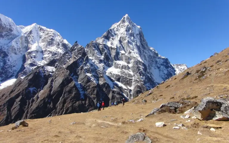 Kurze Trekkingetappe mit Gletscherquerung nach Dragnag (4.700 m)